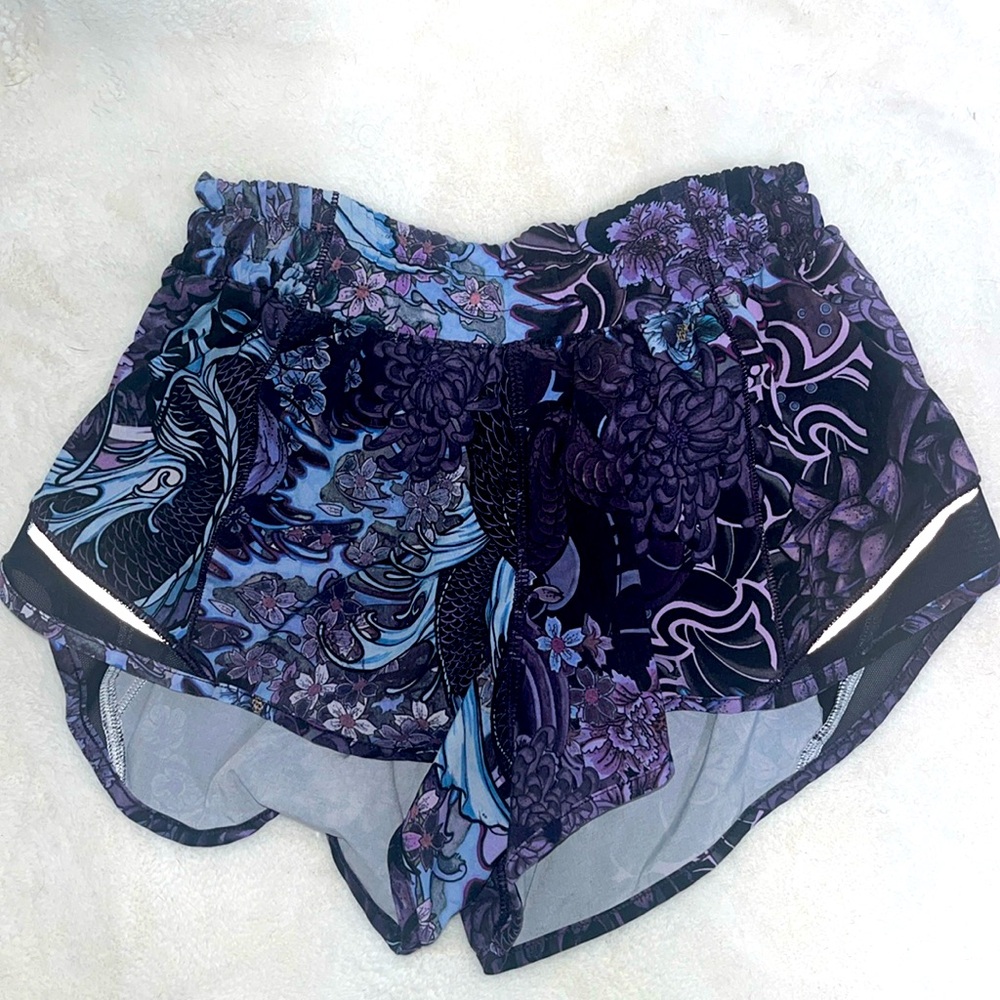 Lululemon shorts
Purple 
Size: 4 Reg